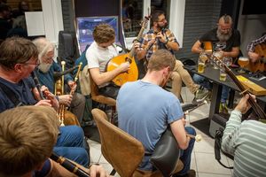 stage guitare musique traditionnelle concert irlandais musique irlandaise boeschepe musiciens irlandais